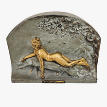 Load image into Gallery viewer, Alliot Lucien Charles Edouard, Avant le bain, bas-relief Art nouveau en régule à double patine, années 1900
