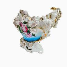 Charger l&#39;image dans la galerie, Andenne. Vase en porcelaine au décor de fleurs et or, XIXème siècle
