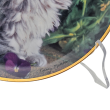 Load image into Gallery viewer, Assiette Franklin Mint &quot;Purrfection !&quot; par Nancy Matthews, Edition limitée, années 1970-1990 Le Charme des Violettes - Brocante en ligne
