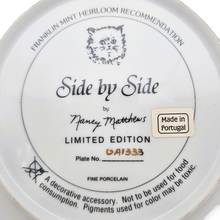 Load image into Gallery viewer, Assiette Franklin Mint, &quot;Side by Side&quot; par Nancy Matthews, Edition limitée, années 1970-1990 Le Charme des Violettes - Brocante en ligne

