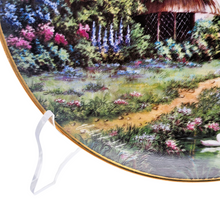 Load image into Gallery viewer, Assiette Franklin Mint – &quot;A Cozy Glen&quot; par Violet L. Schwenig – Edition limitée Le Charme des Violettes - Brocante en ligne
