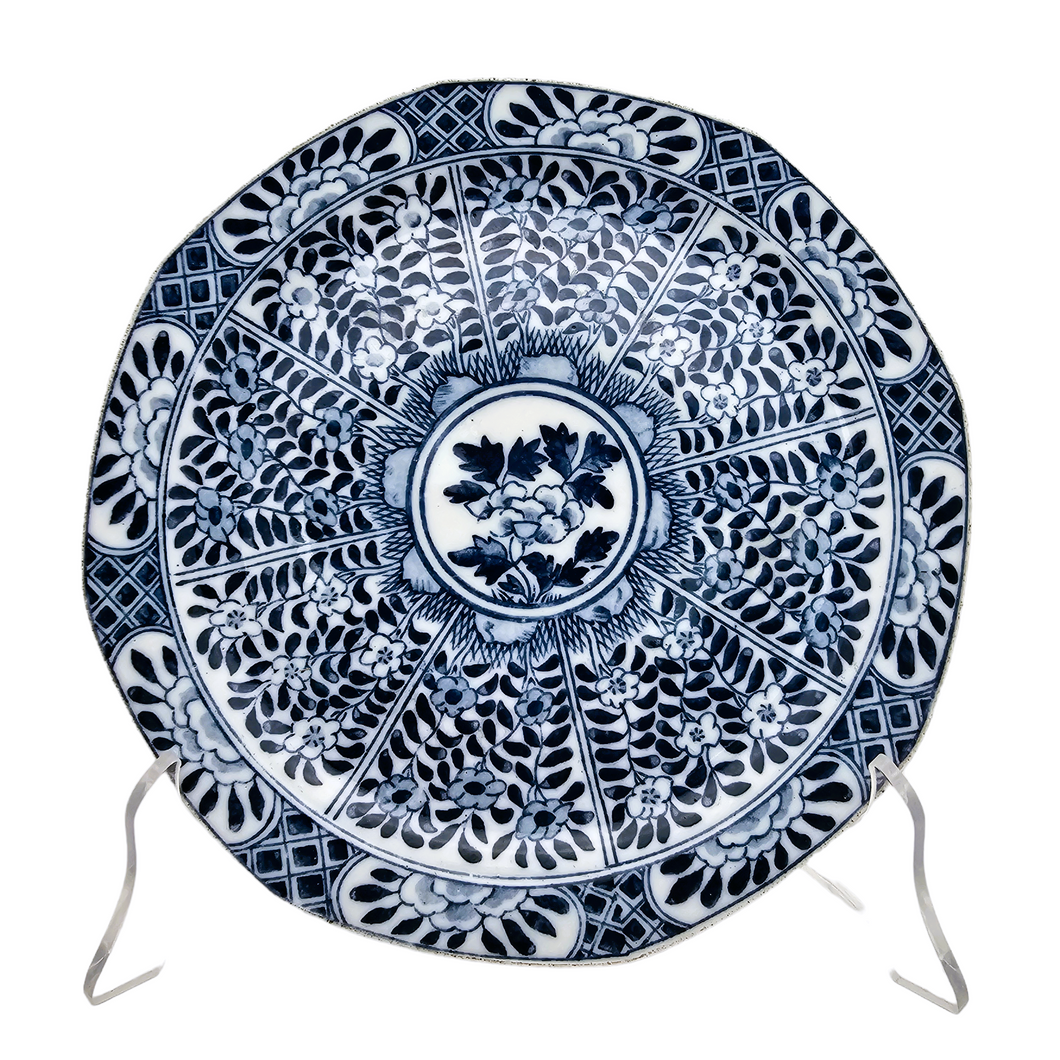 Xangxi (dans le goût de). Assiette en porcelaine de Chine bleue et blanche, Dynastie Qing, XIXème siècle