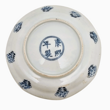 Afbeelding in Gallery-weergave laden, Xangxi (in de smaak van). Blauw-wit Chinees porseleinen bord, Qing-dynastie, 19e eeuw
