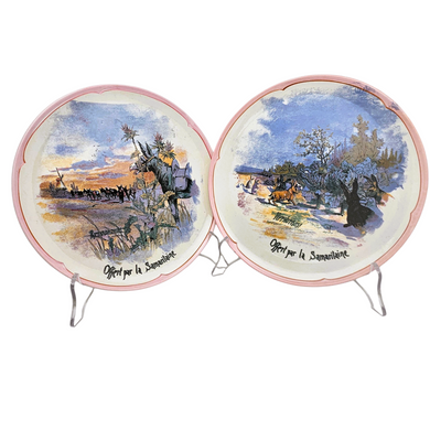 Lunéville, Duo d’assiettes humoristiques « Offert par la Samaritaine » en faïence fine, vers 1895-1910 Le Charme des Violettes - Brocante en ligne