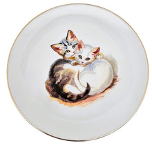 Charger l'image dans la galerie, Paire d’assiettes vintage Spenzo aux chats en porcelaine, vers 1940-1950 Le Charme des Violettes - Brocante en ligne
