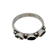Charger l&#39;image dans la galerie, Bague artisanale indienne vintage en argent sertie de pierres taillées, années 1980-2000 Le Charme des Violettes - Brocante en ligne
