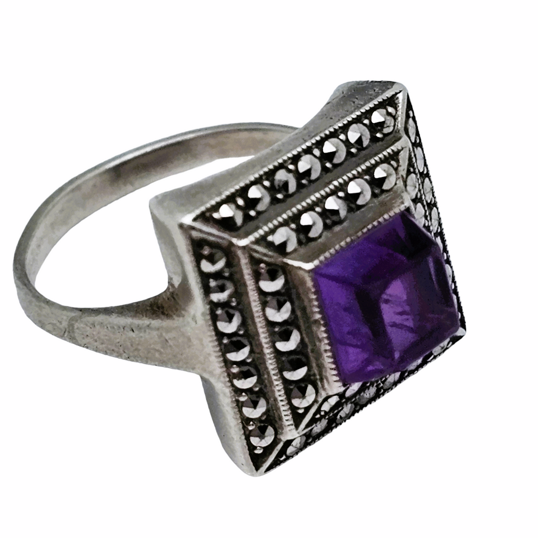 Old Art Deco ring in 835 silver set with an amethyst and 48 marcasites