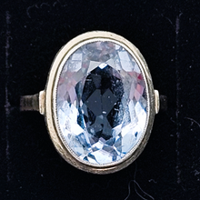 Charger l&#39;image dans la galerie, Bague Art déco ancienne en argent 835 sertie d&#39;un spinelle bleu clair de taille ovale
