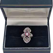 Charger l'image dans la galerie, Bague Art déco en argent, grenat et marcassites, vers 1925-1935 Le Charme des Violettes - Brocante en ligne

