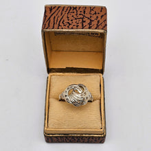 Charger l'image dans la galerie, Bague en or 14 carats sertie de 21 diamants taille rose, vers 1880–1910 Le Charme des Violettes - Brocante en ligne
