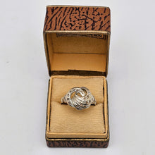 Charger l'image dans la galerie, Bague en or 14 carats sertie de 21 diamants taille rose, vers 1880–1910 Le Charme des Violettes - Brocante en ligne
