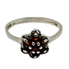 Charger l'image dans la galerie, Bague  anglaise en argent 925  – Marguerite de grenats facettés, Londres 1919 Le Charme des Violettes - Brocante en ligne
