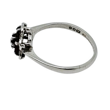 Charger l'image dans la galerie, Bague  anglaise en argent 925  – Marguerite de grenats facettés, Londres 1919 Le Charme des Violettes - Brocante en ligne
