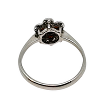 Charger l'image dans la galerie, Bague  anglaise en argent 925  – Marguerite de grenats facettés, Londres 1919 Le Charme des Violettes - Brocante en ligne
