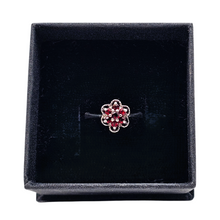 Charger l'image dans la galerie, Bague  anglaise en argent 925  – Marguerite de grenats facettés, Londres 1919 Le Charme des Violettes - Brocante en ligne
