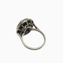 Charger l'image dans la galerie, Bague Art déco en argent, marcassites et cristal violet facetté – France, vers 1930-1950 Le Charme des Violettes - Brocante en ligne
