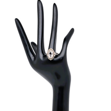 Afbeelding in Gallery-weergave laden, Bague en argent 925, quartz facetté et marcassites – inspiration Art déco, années 1970-1990 Le Charme des Violettes - Brocante en ligne
