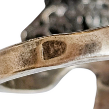 Load image into Gallery viewer, Bague corolle au design organique en argent 925, années 1970 Le Charme des Violettes - Brocante en ligne
