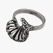 Load image into Gallery viewer, Bague corolle au design organique en argent 925, années 1970 Le Charme des Violettes - Brocante en ligne
