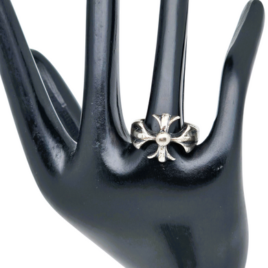Bague en croix pattée stylisée en argent, années 1970-1980 Le Charme des Violettes - Brocante en ligne