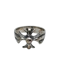 Load image into Gallery viewer, Bague en croix pattée stylisée en argent, années 1970-1980 Le Charme des Violettes - Brocante en ligne
