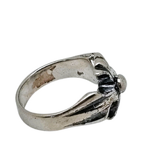 Load image into Gallery viewer, Bague en croix pattée stylisée en argent, années 1970-1980 Le Charme des Violettes - Brocante en ligne
