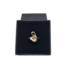 Load image into Gallery viewer, Bague moderniste au design sculptural en argent, années 1970 Le Charme des Violettes - Brocante en ligne
