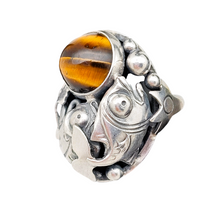 Charger l&#39;image dans la galerie, Niels Erik From. Bague Skønvirke fish en argent sterling et oeil de tigre, design danois, années 1950
