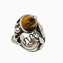 Charger l&#39;image dans la galerie, Niels Erik From. Bague Skønvirke fish en argent sterling et oeil de tigre, design danois, années 1950
