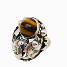 Charger l&#39;image dans la galerie, Niels Erik From. Bague Skønvirke fish en argent sterling et oeil de tigre, design danois, années 1950
