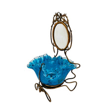 Load image into Gallery viewer, Baguier porte-montre Napoléon III en verre bleu turquoise et laiton doré, fin XIXe siècle Le Charme des Violettes - Brocante en ligne
