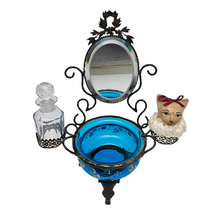 Charger l'image dans la galerie, Baguier Napoléon III revisité – miroir biseauté, verre turquoise émaillé, flacon en cristal, vers 1880-1900 Le Charme des Violettes - Brocante en ligne
