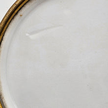 Charger l'image dans la galerie, Baguier en porcelaine peinte à la main – Fleurs et laiton doré, fin XIXe siècle Le Charme des Violettes - Brocante en ligne
