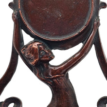 Charger l'image dans la galerie, Baguier porte-montre Art nouveau en bronze – Jeune femme, vers 1900 Le Charme des Violettes - Brocante en ligne
