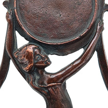 Charger l'image dans la galerie, Baguier porte-montre Art nouveau en bronze – Jeune femme, vers 1900 Le Charme des Violettes - Brocante en ligne
