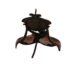 Charger l'image dans la galerie, Baguier porte-montre Art nouveau en bronze – Jeune femme, vers 1900 Le Charme des Violettes - Brocante en ligne
