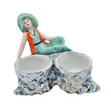 Load image into Gallery viewer, Baigneuse Art déco en porcelaine – Double saleron coquillage – Allemagne, années 1920-1930 Le Charme des Violettes - Brocante en ligne
