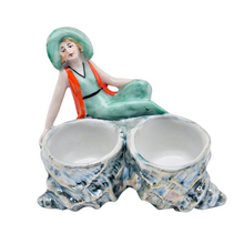 Load image into Gallery viewer, Baigneuse Art déco en porcelaine – Double saleron coquillage – Allemagne, années 1920-1930 Le Charme des Violettes - Brocante en ligne
