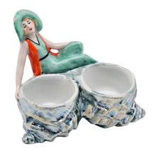 Load image into Gallery viewer, Baigneuse Art déco en porcelaine – Double saleron coquillage – Allemagne, années 1920-1930 Le Charme des Violettes - Brocante en ligne
