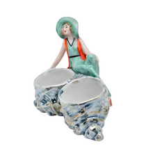Load image into Gallery viewer, Baigneuse Art déco en porcelaine – Double saleron coquillage – Allemagne, années 1920-1930 Le Charme des Violettes - Brocante en ligne
