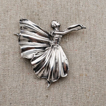 Load image into Gallery viewer, Frederick Massingham (attribuée à), Broche &quot;Ballerina&quot; en argent 925, modèle B-219, vers 1947

