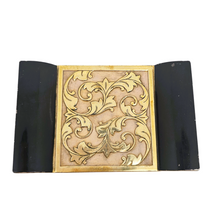 Load image into Gallery viewer, Boîte à cigarettes en métal doré et laqué noir, années 1940
