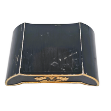 Load image into Gallery viewer, Boîte à cigarettes en métal doré et laqué noir, années 1940
