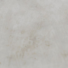 Charger l'image dans la galerie, Boîte à poudre ancienne en porcelaine, enfant et petit chien, années 1920-1930 Le Charme des Violettes - Brocante en ligne
