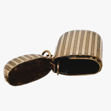 Charger l'image dans la galerie, Boîte à allumettes pyrogène de châtelaine en laiton doré – fin XIXᵉ / début XXᵉ siècle Le Charme des Violettes - Brocante en ligne
