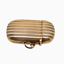 Charger l'image dans la galerie, Boîte à allumettes pyrogène de châtelaine en laiton doré – fin XIXᵉ / début XXᵉ siècle Le Charme des Violettes - Brocante en ligne
