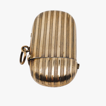 Charger l'image dans la galerie, Boîte à allumettes pyrogène de châtelaine en laiton doré – fin XIXᵉ / début XXᵉ siècle Le Charme des Violettes - Brocante en ligne
