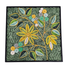 Charger l'image dans la galerie, Boîte artisanale à décor floral en quilling, milieu XXᵉ siècle
