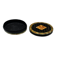 Charger l'image dans la galerie, Petite boîte ovale en papier mâché, décor aux oiseaux, époque Napoléon III, 2è moitié XIXè siècle Le Charme des Violettes - Brocante en ligne
