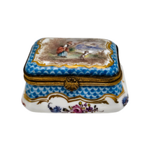 Charger l'image dans la galerie, Boîte précieuse en porcelaine peinte, fin XVIIIᵉ - début XIXᵉ siècle Le Charme des Violettes - Brocante en ligne
